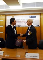 Prof. Joseph Sung (left), Vice-Chancellor of CUHK, and Prof. Andrew Hamilton (right), Vice-Chancellor of Oxford, sign a MOU for CCOUC.